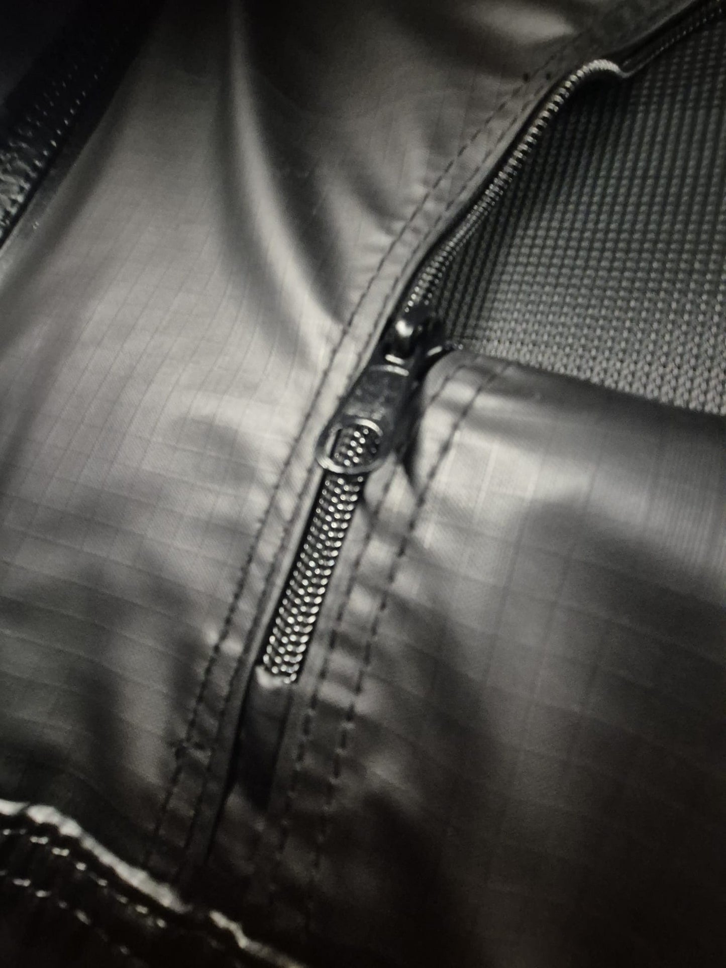 Alpin eXtreme Blackout – Hartschalen-Dachzelt mit 100 % Verdunkelung für 2+1 Personen