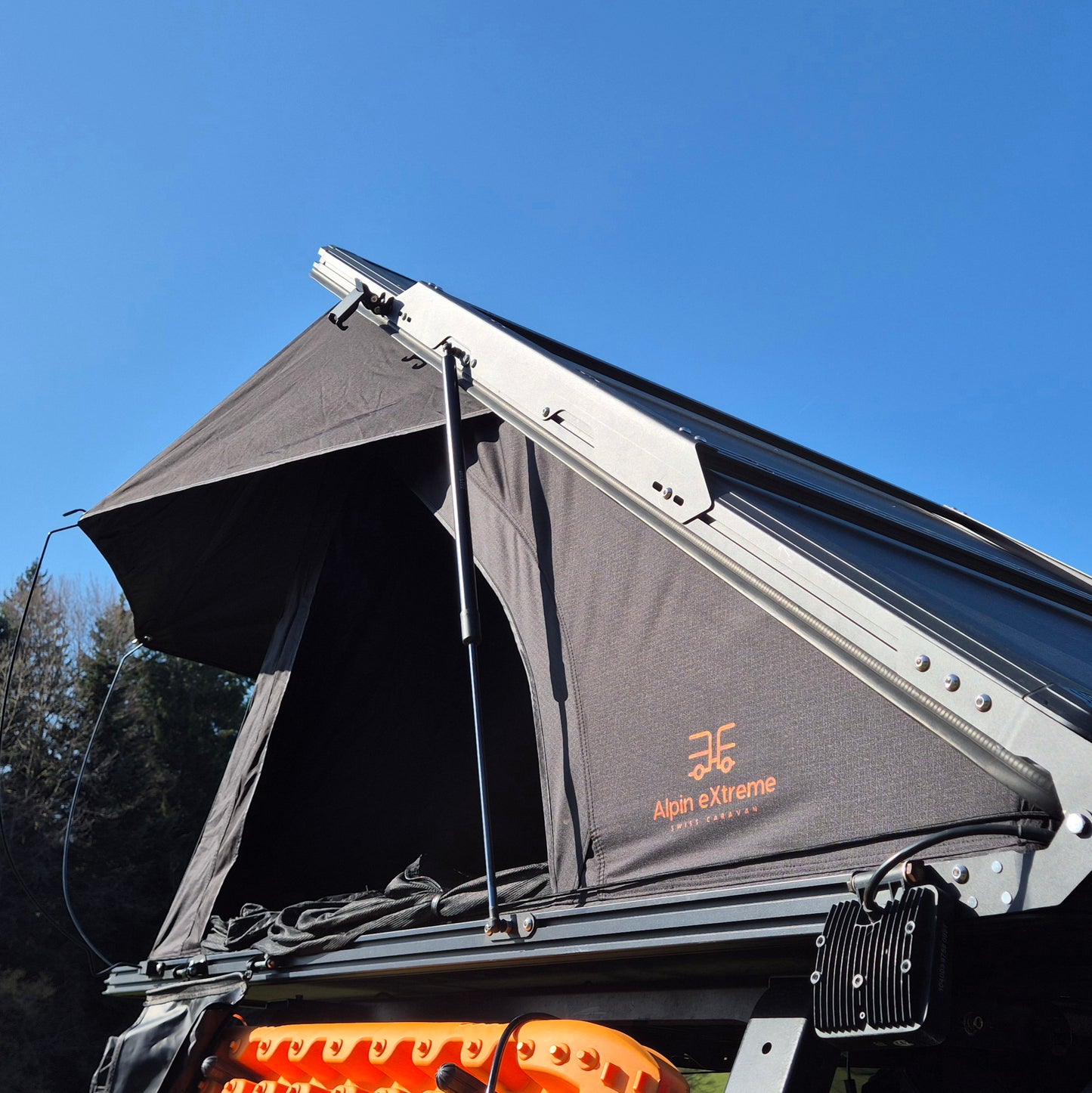 Alpin eXtreme Blackout – Hartschalen-Dachzelt mit 100 % Verdunkelung für 2+1 Personen