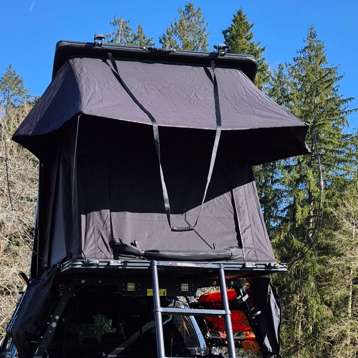 Alpin eXtreme Blackout – Hartschalen-Dachzelt mit 100 % Verdunkelung für 2+1 Personen